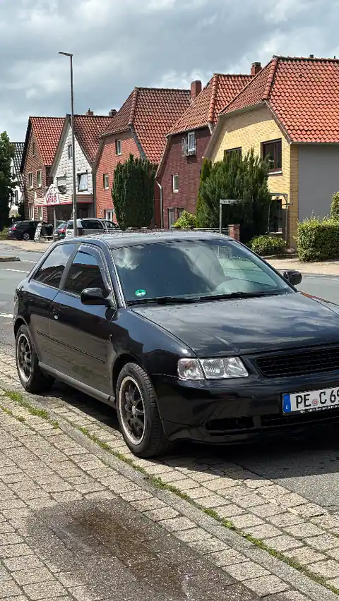 Audi A3, noire, berline à hayon 3 portes, photo 1