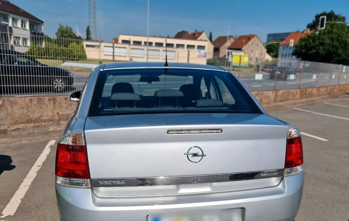 Opel Vectra 2.2 Benzin Automatik – 196.000 km – 2.200 € · Hameln