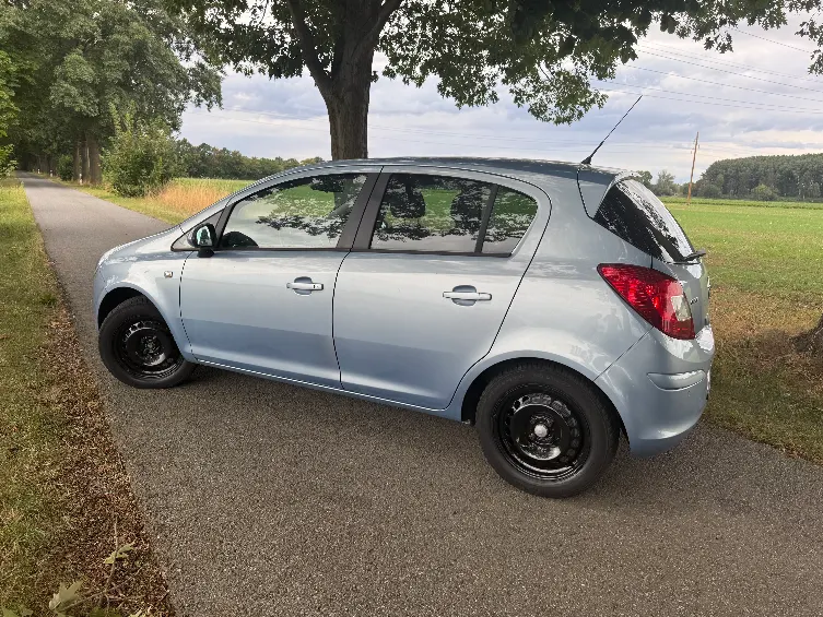Pkw — Opel Corsa 2009