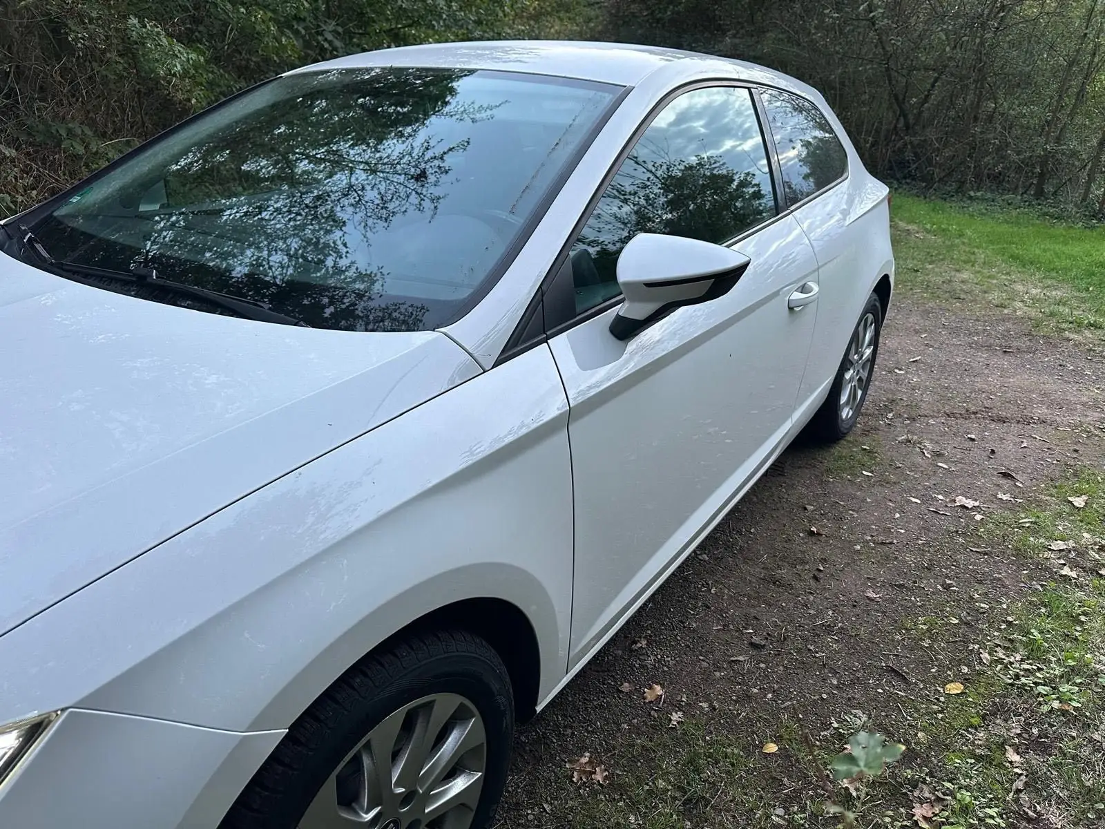 SEAT Leon SC 1.2 TSI، 110 حصان، TÜV حتى 09/2028، نظام ملاحة، تدفئة المقاعد, الصورة 1